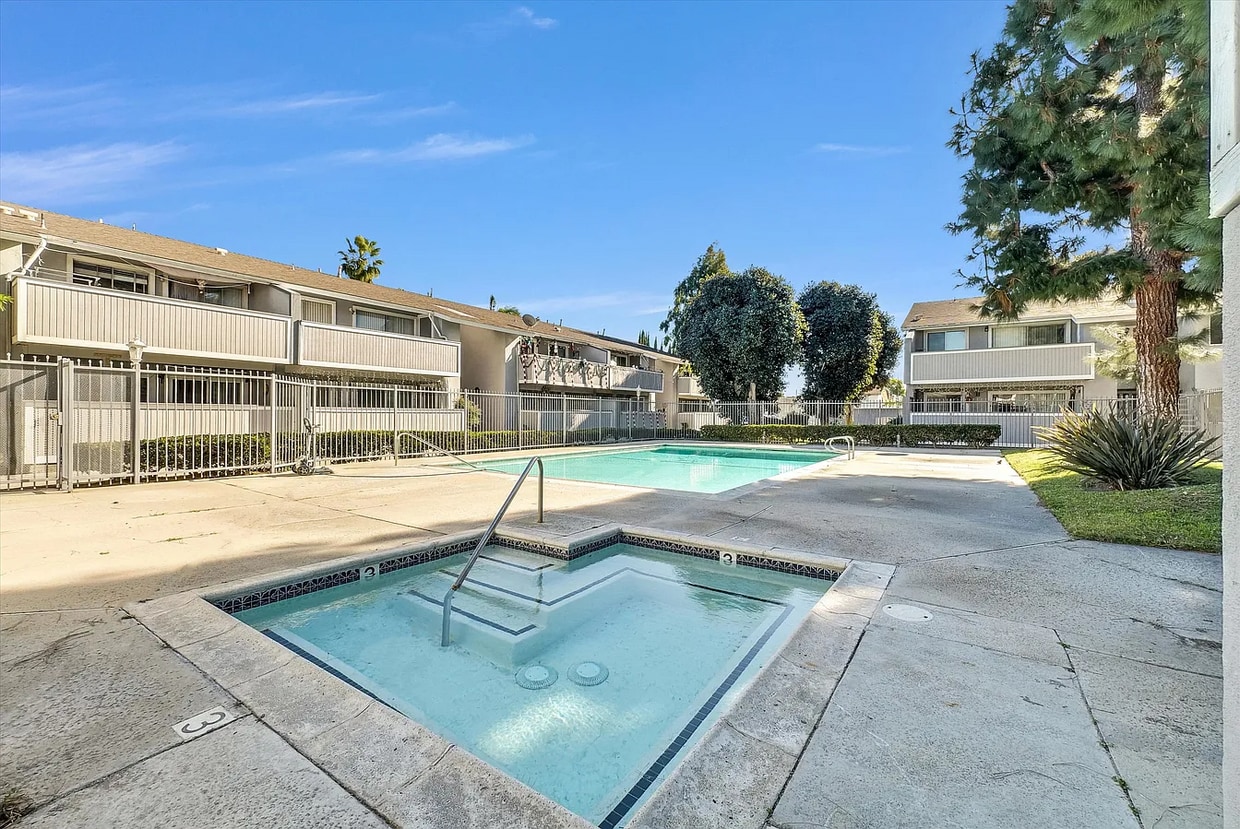 Photo - 1250 S Brookhurst St (Anaheim, CA)