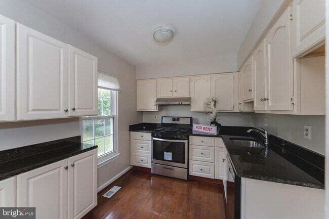 Foto del edificio - 820 Ivy League Ln