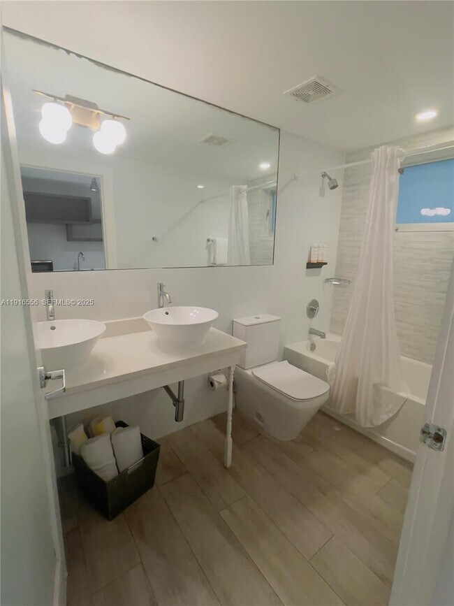 Foto del edificio - 6755 Harding Ave