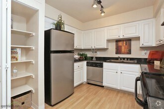 Kitchen - Allanza at The Lakes