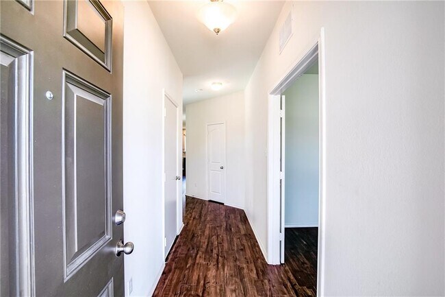 Building Photo - 253 Beechnut Dr
