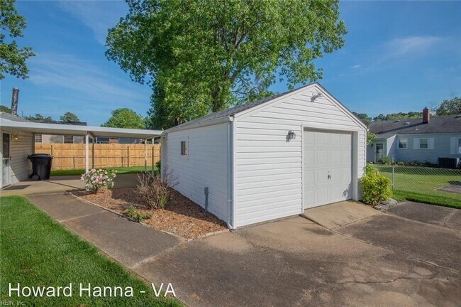 Building Photo - 3 br, 1 bath House - 2933 Saturn Street