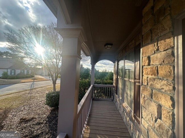 Building Photo - 61 Longwood Ct