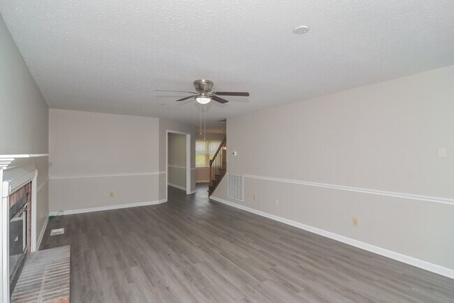 Building Photo - Stunning 2 Story Home in Athens, AL