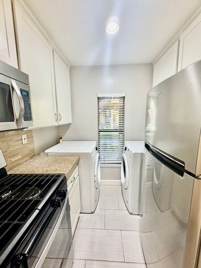 Foto del edificio - Charming 1 Bedroom, 1 bath condo in the heart of Irvine