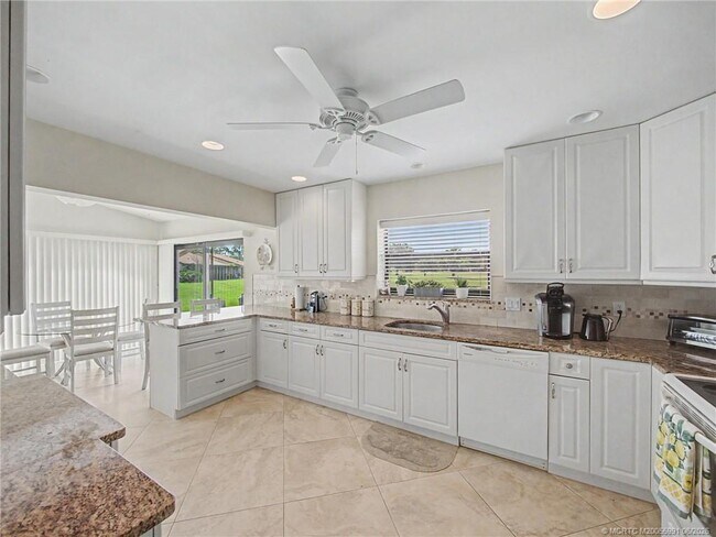 Foto del edificio - 3382 SW Bobalink Way