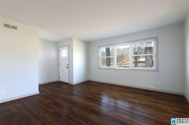 Foto del edificio - 5509 Crestwood Blvd