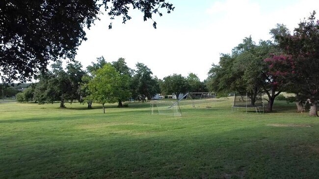 Foto del edificio - 304 Fawn Ln