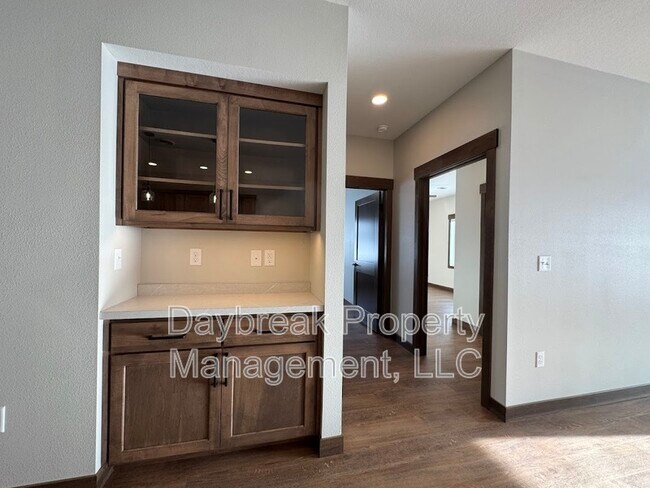 Foto del edificio - 628 Tree Farm Ln