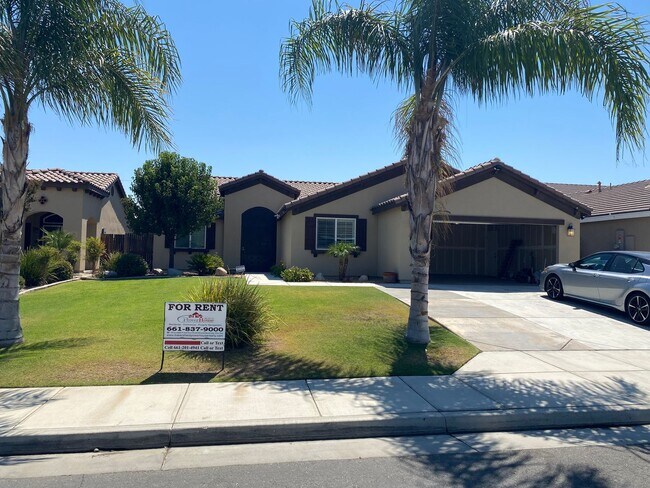 Foto del edificio - Gorgeous 5 BD 3 BA home available for rent...