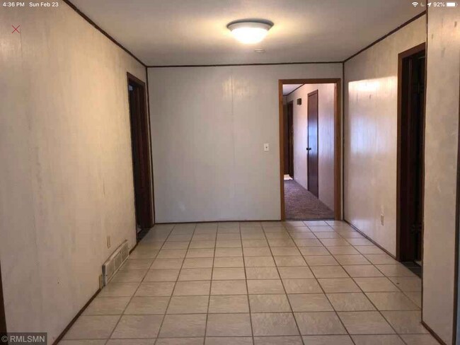 Dining area - 250 E Cherry St