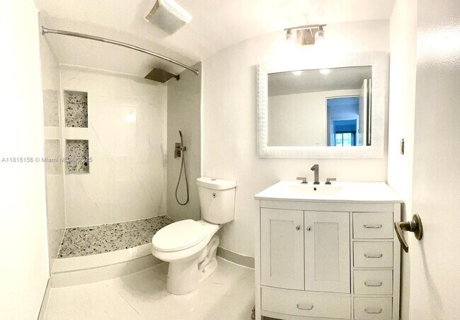 Foto del edificio - 4810 NW 79th Ave