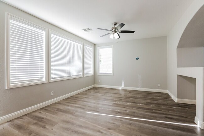 Building Photo - 1857 Bayhurst Ave