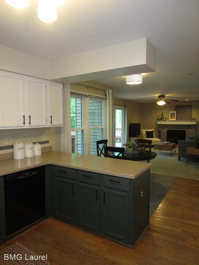 Building Photo - 4 br, 3.5 bath House - 1600 Featherwood St