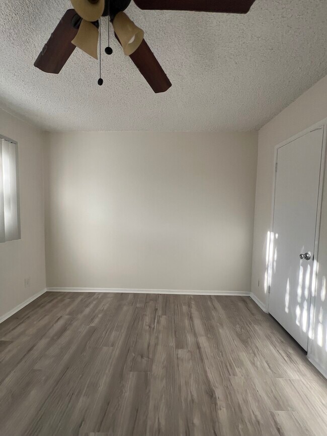 Foto del edificio - 3533 W 108th St