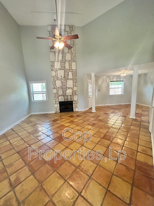 Building Photo - 8573 Echo Creek Ln