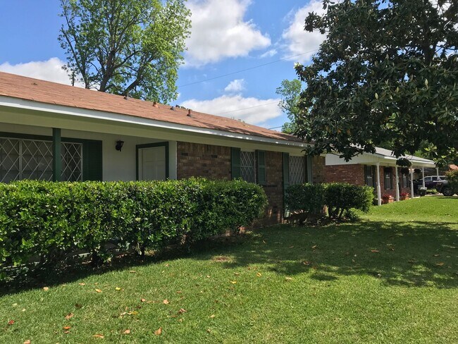 Foto del edificio - Close to Barksdale Air Force Base... Large yard that backs up to Park!!!