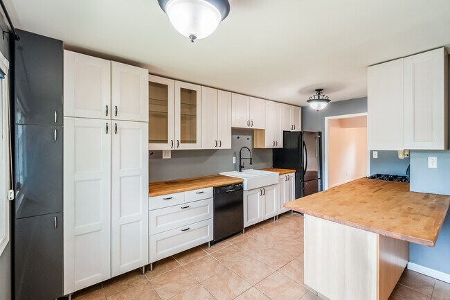 Foto del edificio - 5003 Stewart Ct