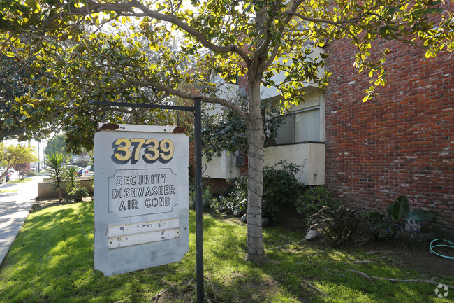 Building Photo - 3739 Clarington Ave