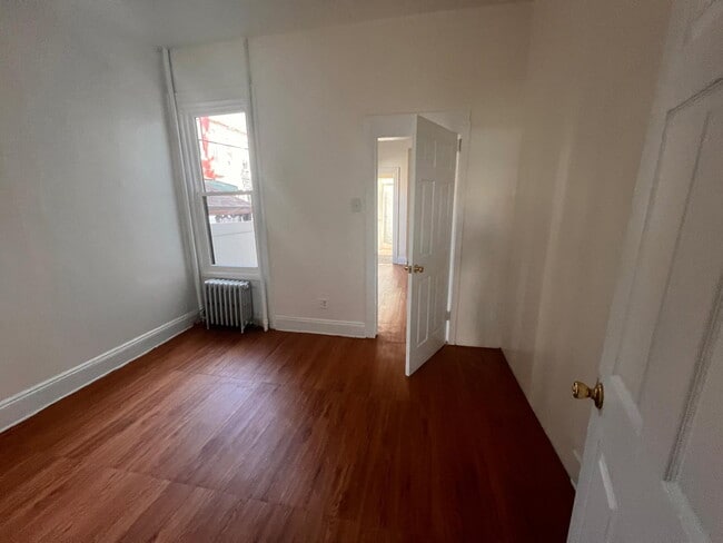 Room 1 - 73 Pine St