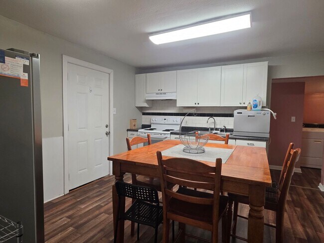 Foto del edificio - Knoxville 37921 - 3 bedroom 1 bath - call ...