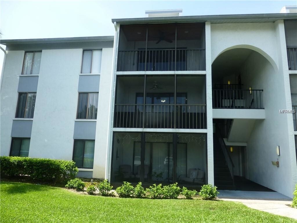 Primary Photo - 1182 Pine Ridge Cir W