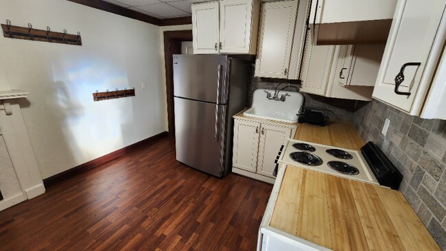 Building Photo - 2438 Romine Ave