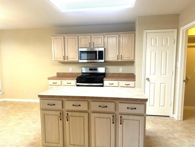 Building Photo - 521 Mockingbird Ln