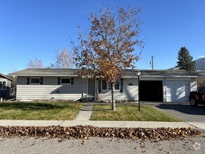 Building Photo - 4120 Larkspur Dr