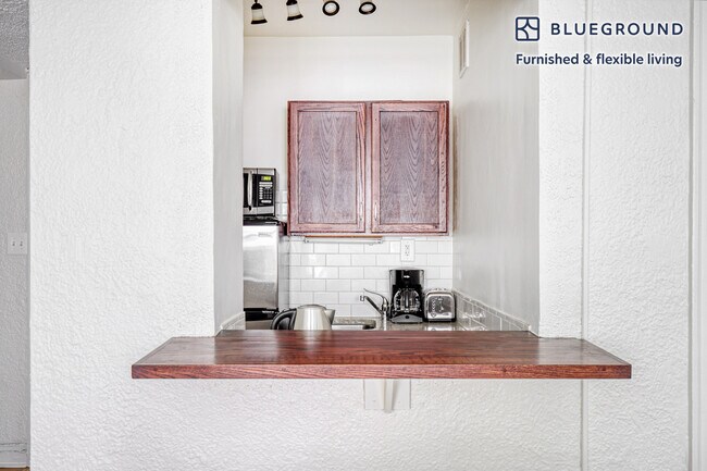 Foto del edificio - 1400 N Lake Shore Dr