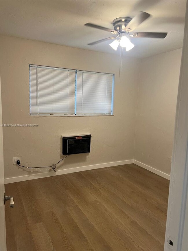Building Photo - 361 Sharar Ave