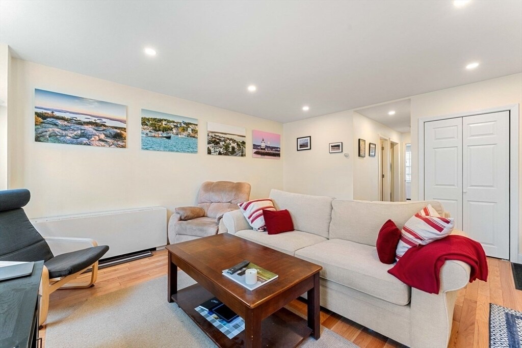 Primary Photo - 13 Bowdoin St
