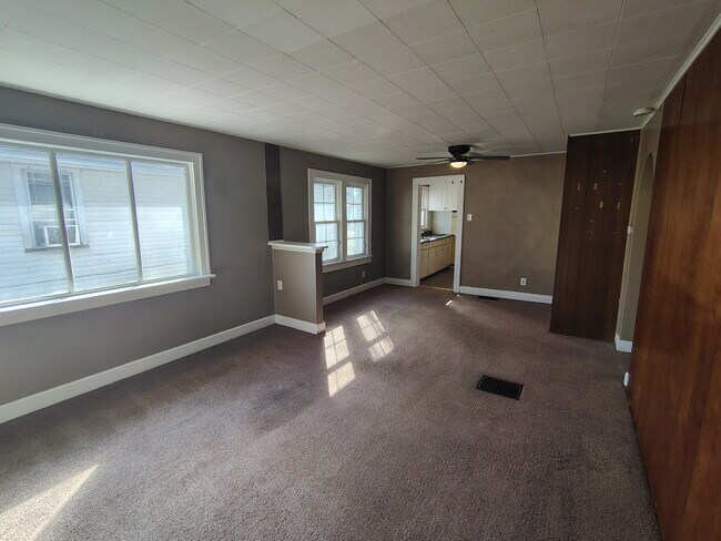 Foto del edificio - 2439 Chase St