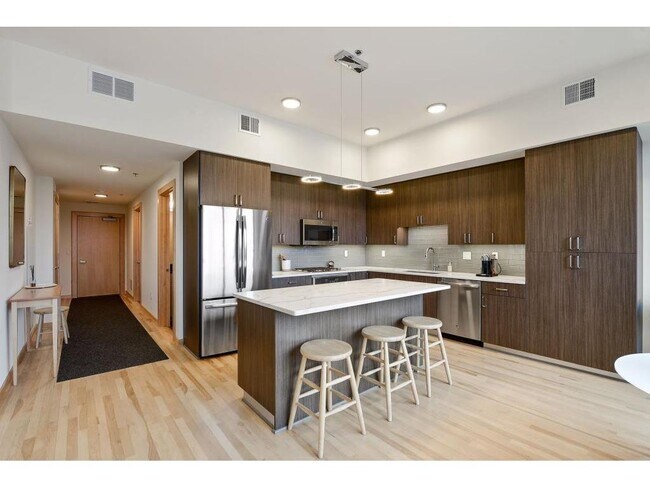 Foto del edificio - 740 Portland Ave
