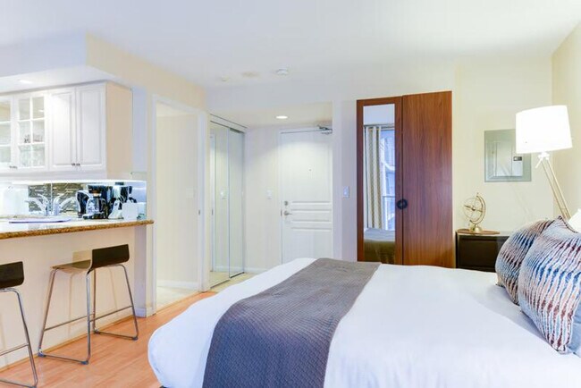 Building Photo - 218 Adelaide St W