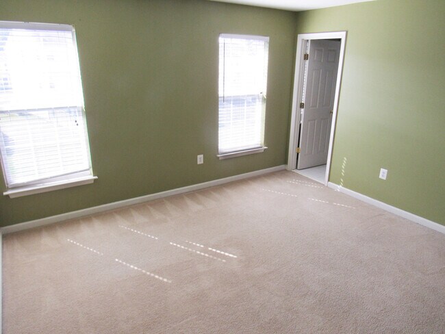 Foto del edificio - 3 Level Inner Town Home with 1 Car Garage ...