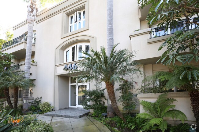 Building Photo - 446 San Vicente Blvd
