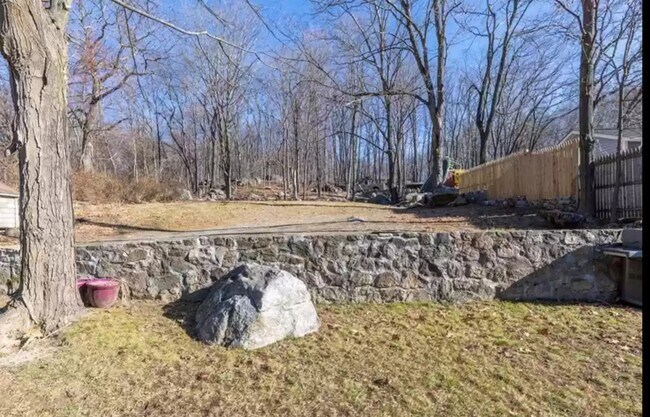 Building Photo - 75 Padanaram Rd