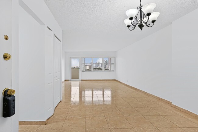 Building Photo - 401 Golden Isles Dr