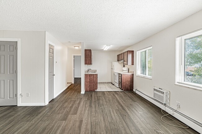Building Photo - Charming 1 Bedroom Apartment near Downtown!
