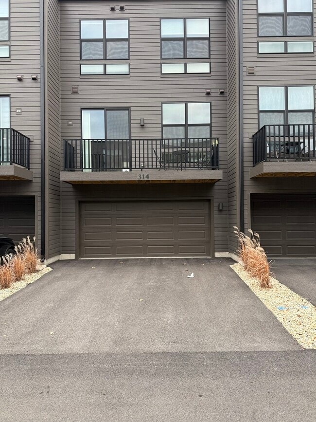 Foto del edificio - 314 Summit Cir