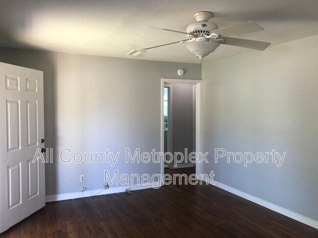 Foto del edificio - 3984 Park Ln