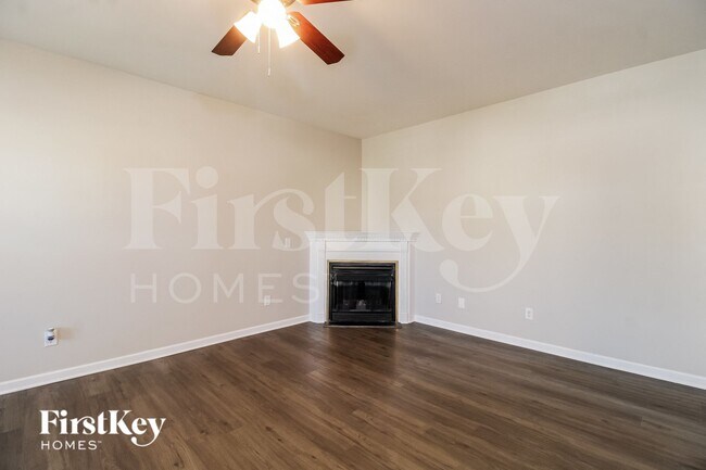 Foto del edificio - 708 Hawthorn Ridge Dr