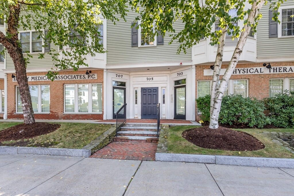 Foto principal - 705 Washington St