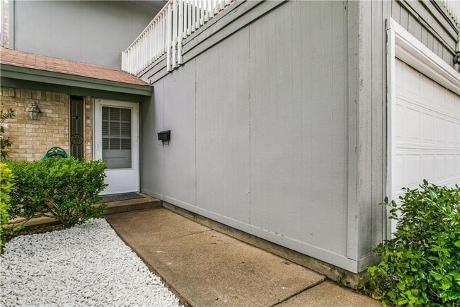 Foto del edificio - Beautifully Crafted 2/2.5/2 Town Home in Euless!