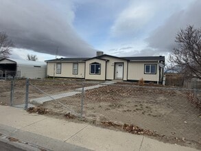 Building Photo - 1724 Stoneridge Dr