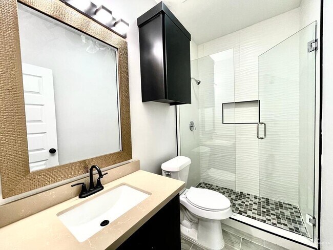 Foto del edificio - 1301 S Xanthia St