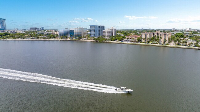 Foto del edificio - 1617 N Flagler Dr