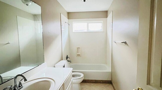 Foto del edificio - 18030 Broadbluff Ln