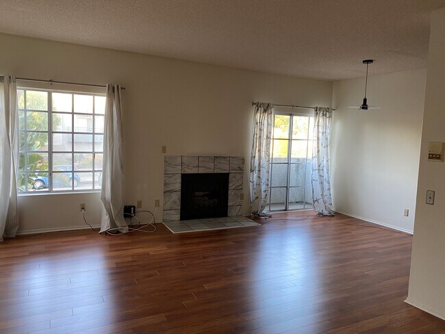 Foto del edificio - 1540 S Centinela Ave